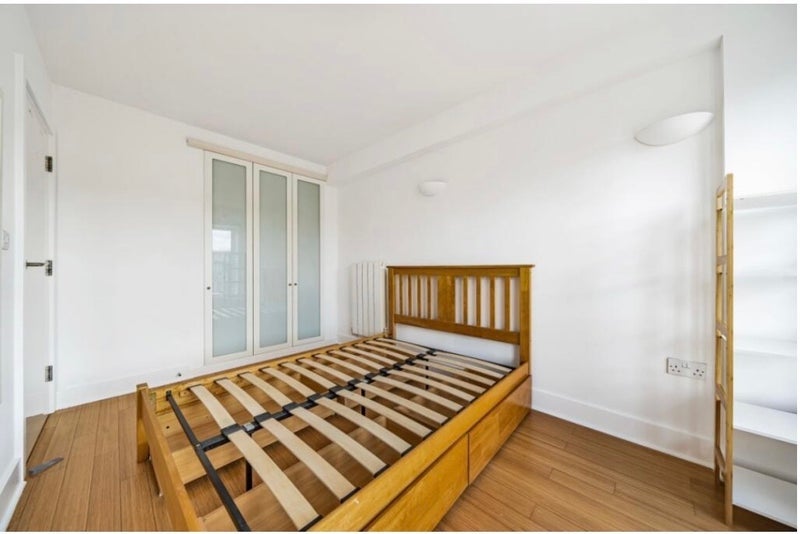 Room Duke of Wellington Avenue in Greater London