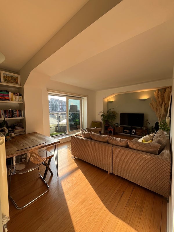 Room Duke of Wellington Avenue in Greater London
