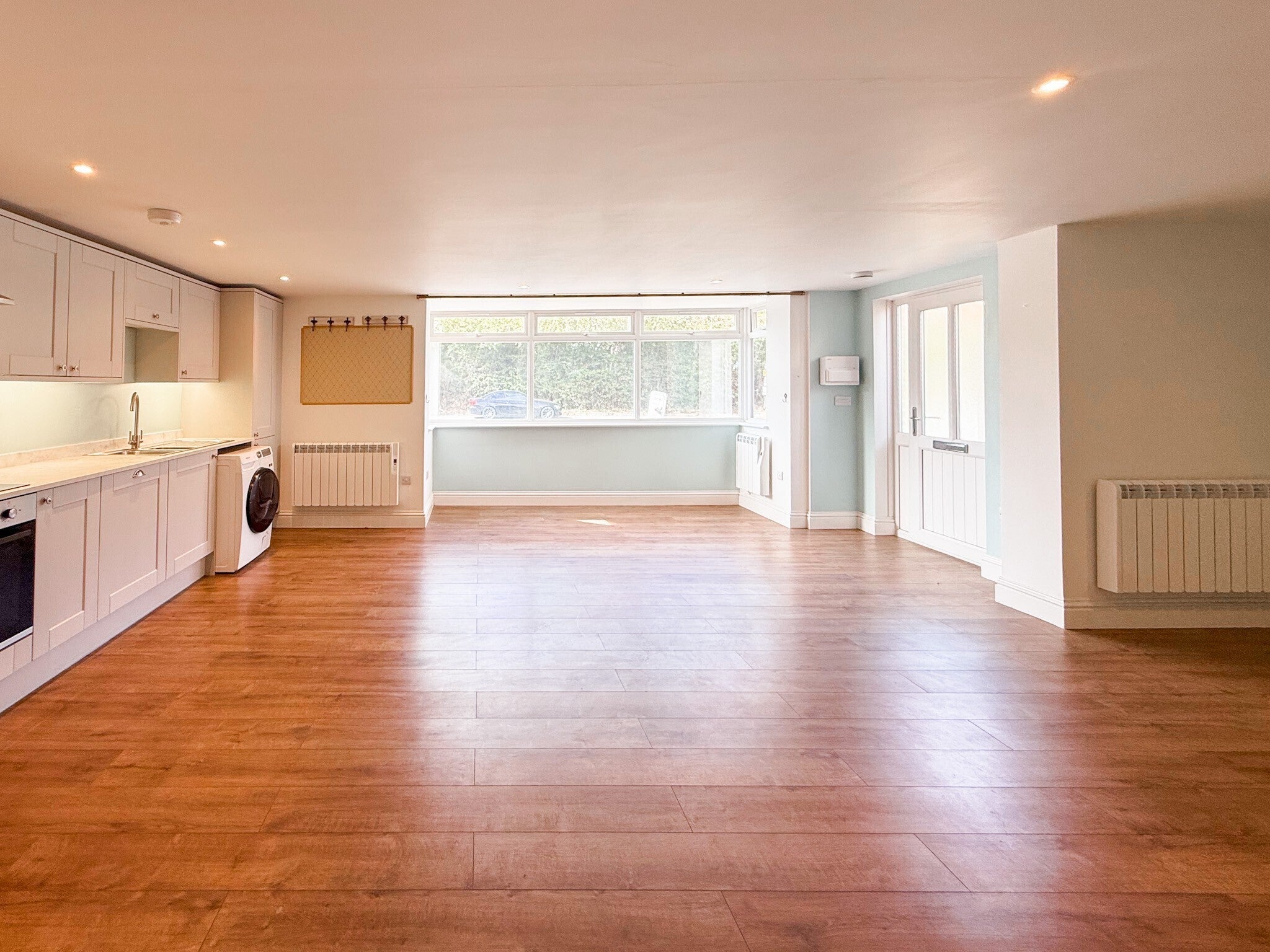 Flat Goldbridge Road in Wealden