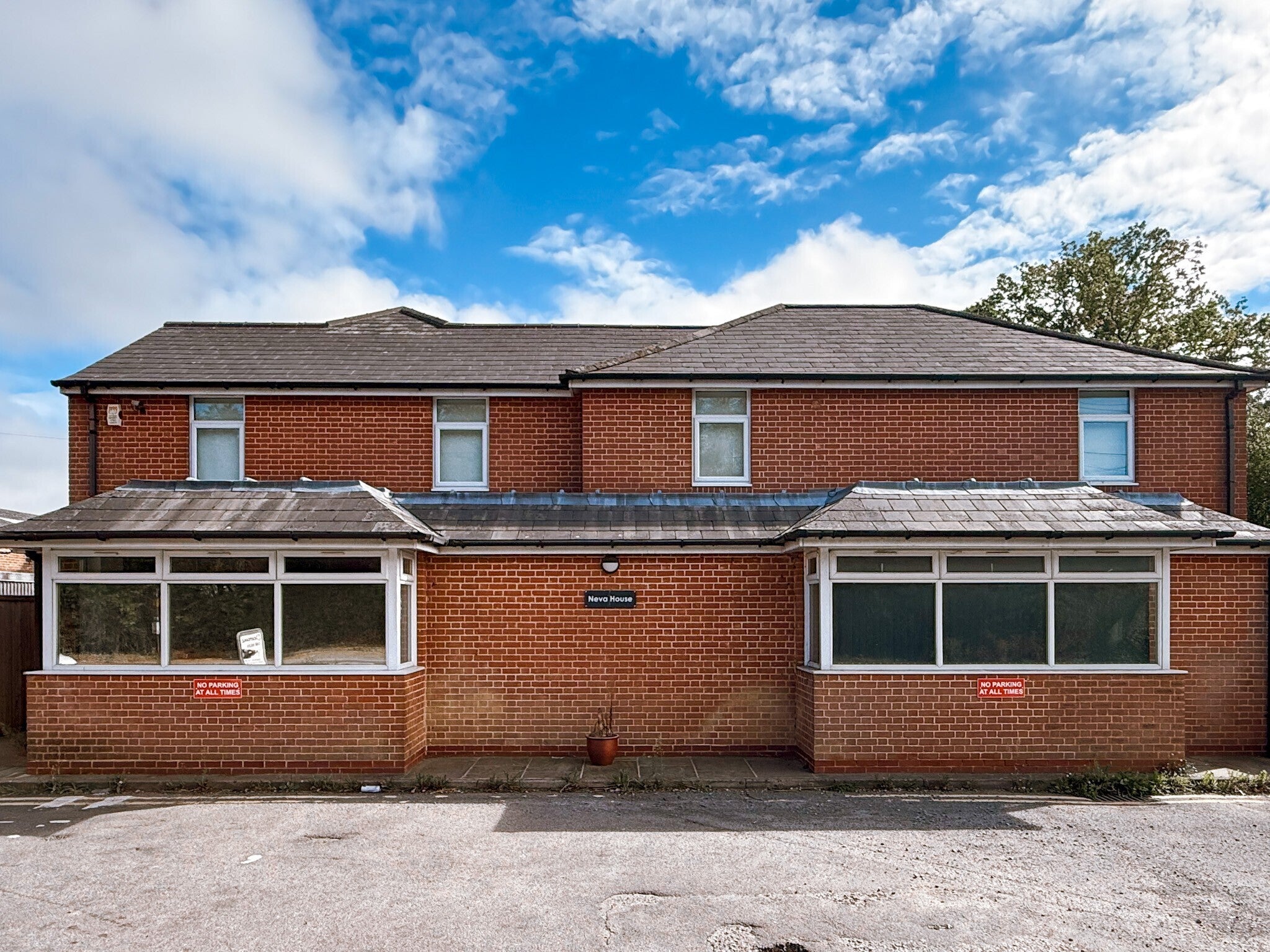 Flat Goldbridge Road in Wealden