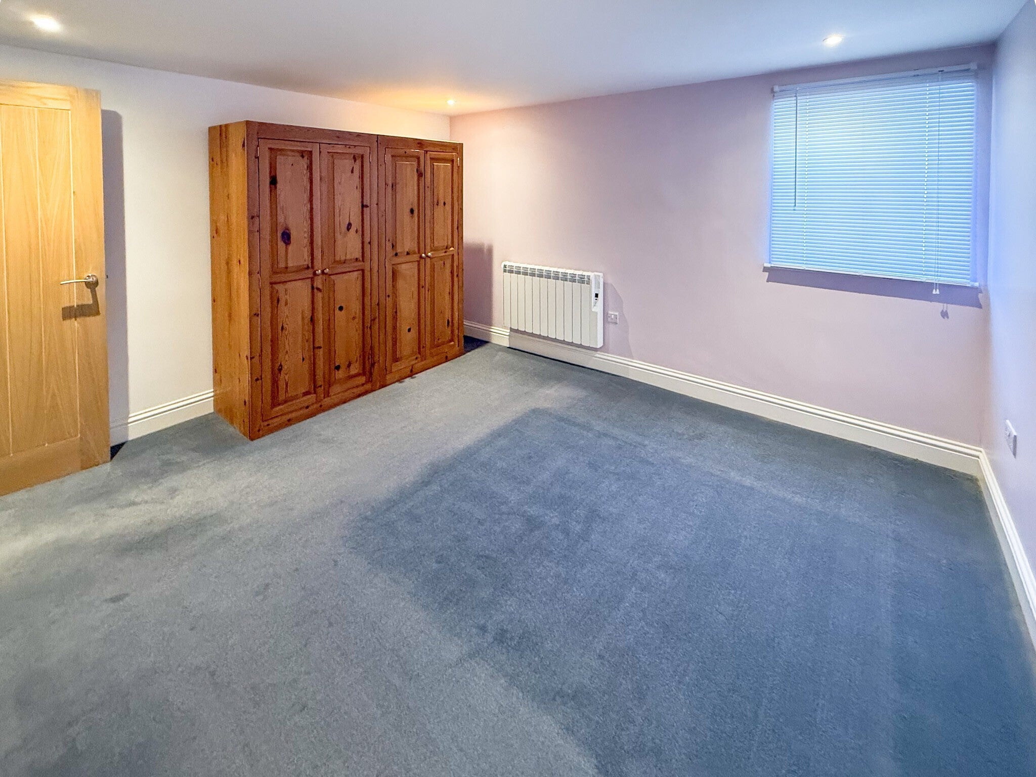 Flat Goldbridge Road in Wealden