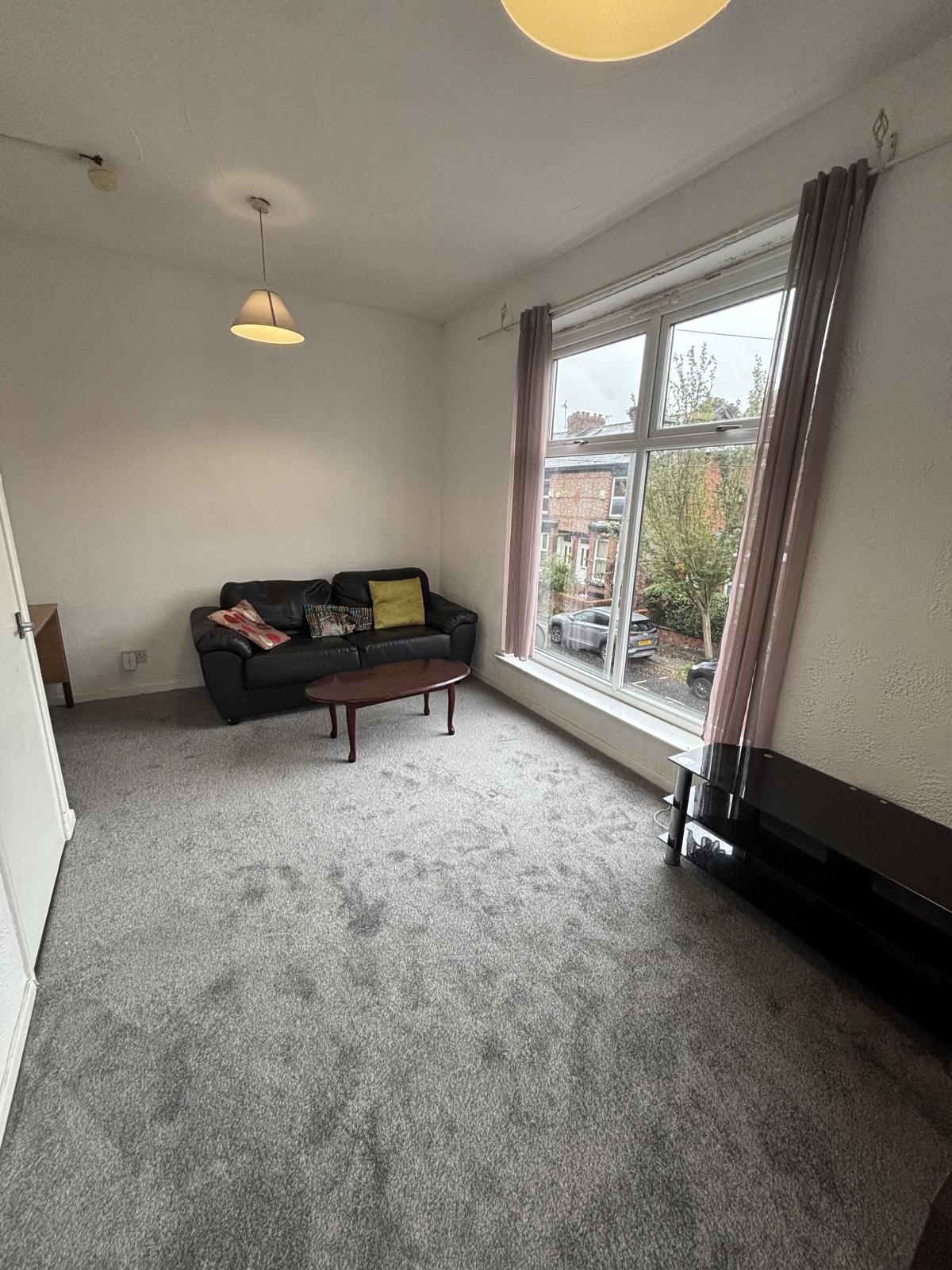 Flat Davenport Avenue in Manchester