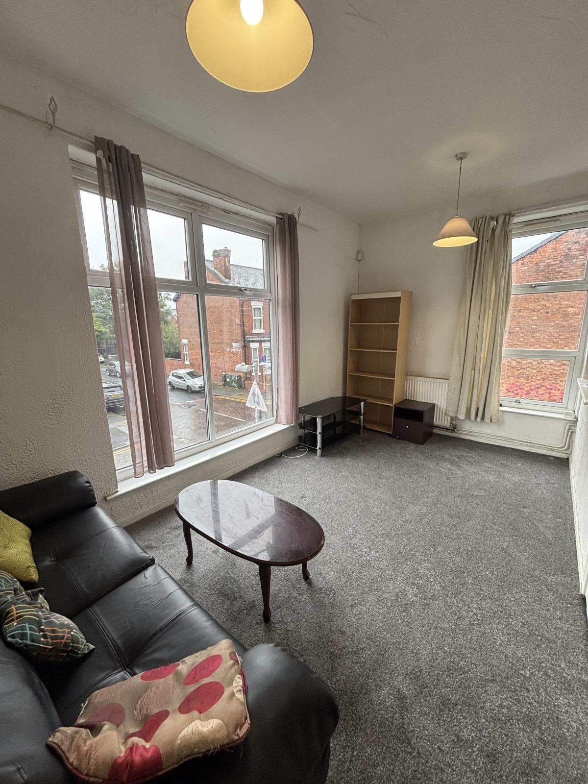 Flat Davenport Avenue in Manchester