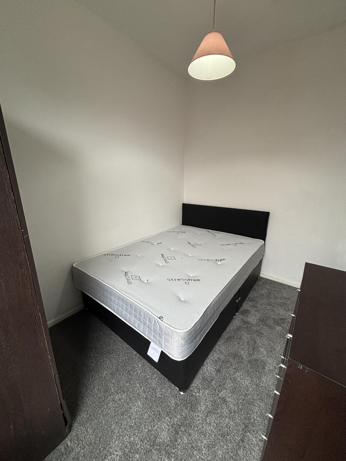 Flat Davenport Avenue in Manchester