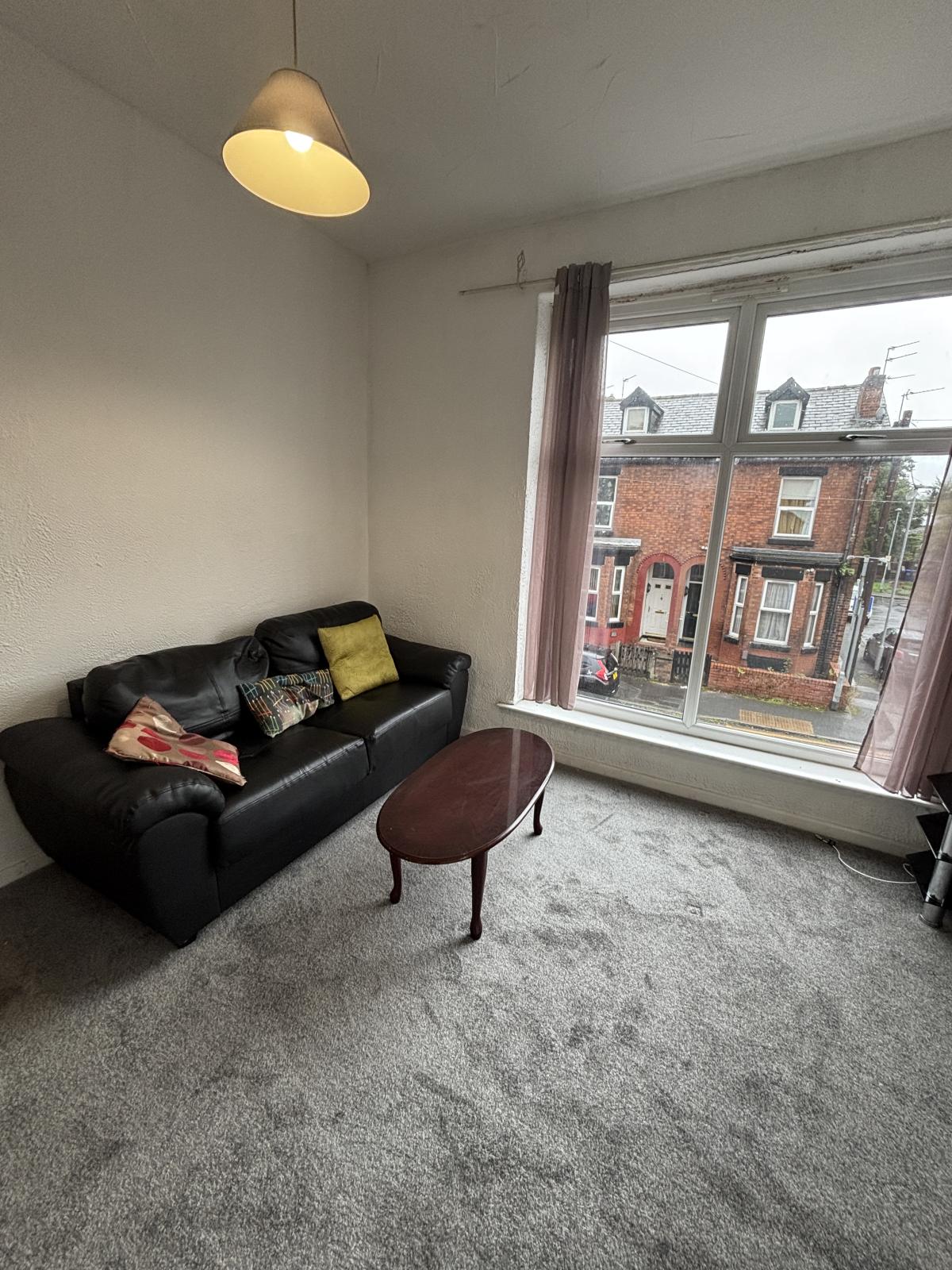 Flat Davenport Avenue in Manchester