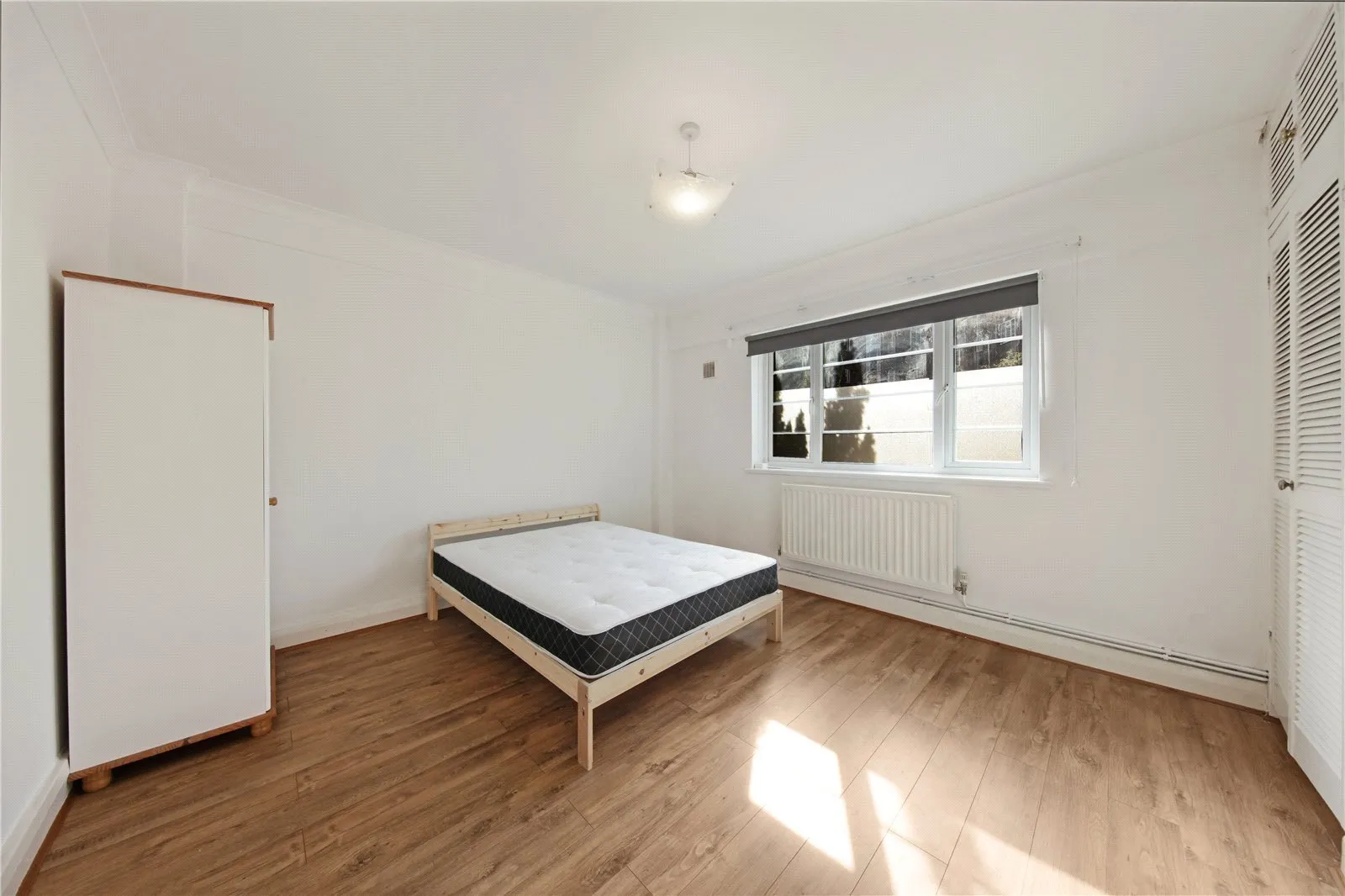 Flat West End Lane in Greater London