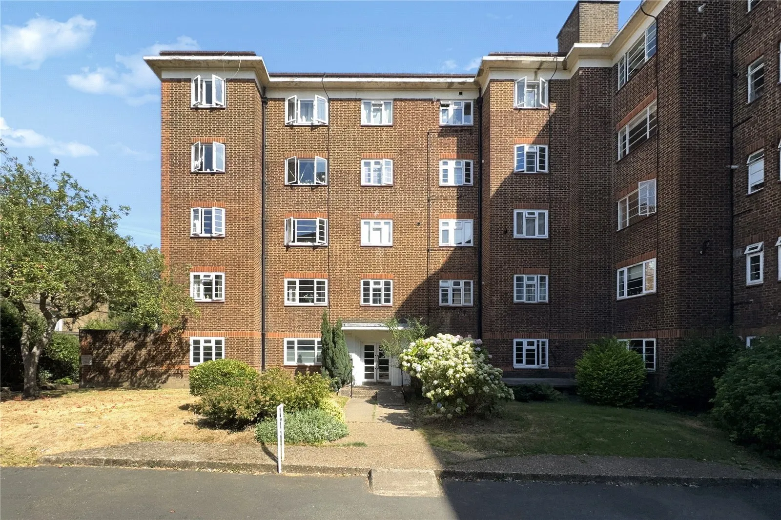 Flat West End Lane in Greater London