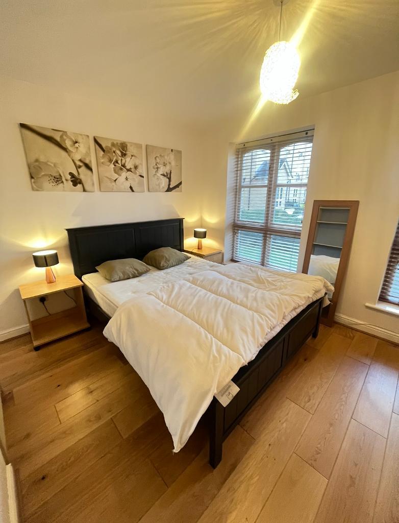 House Wheat Sheaf Close in Greater London