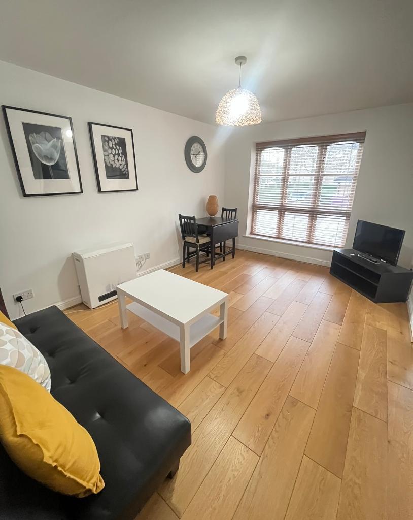 House Wheat Sheaf Close in Greater London