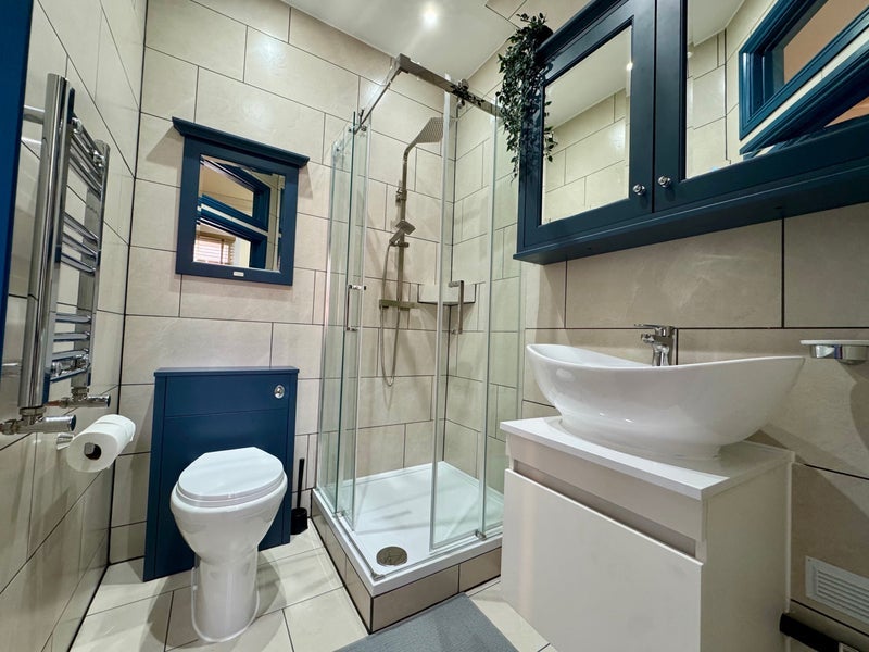 Room Wilfred Place in Stoke-on-Trent