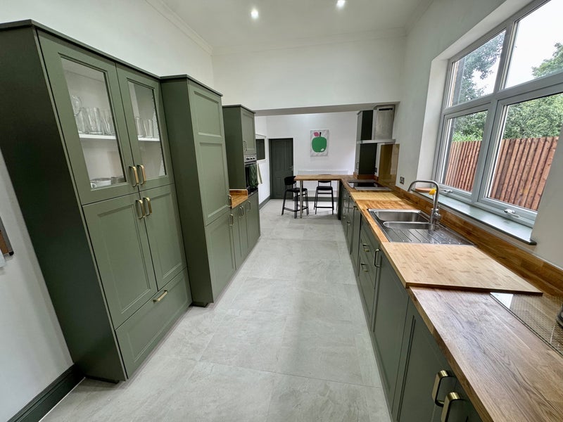 Room Wilfred Place in Stoke-on-Trent