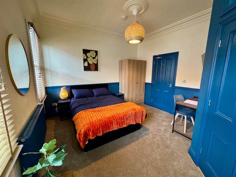 Room Wilfred Place in Stoke-on-Trent