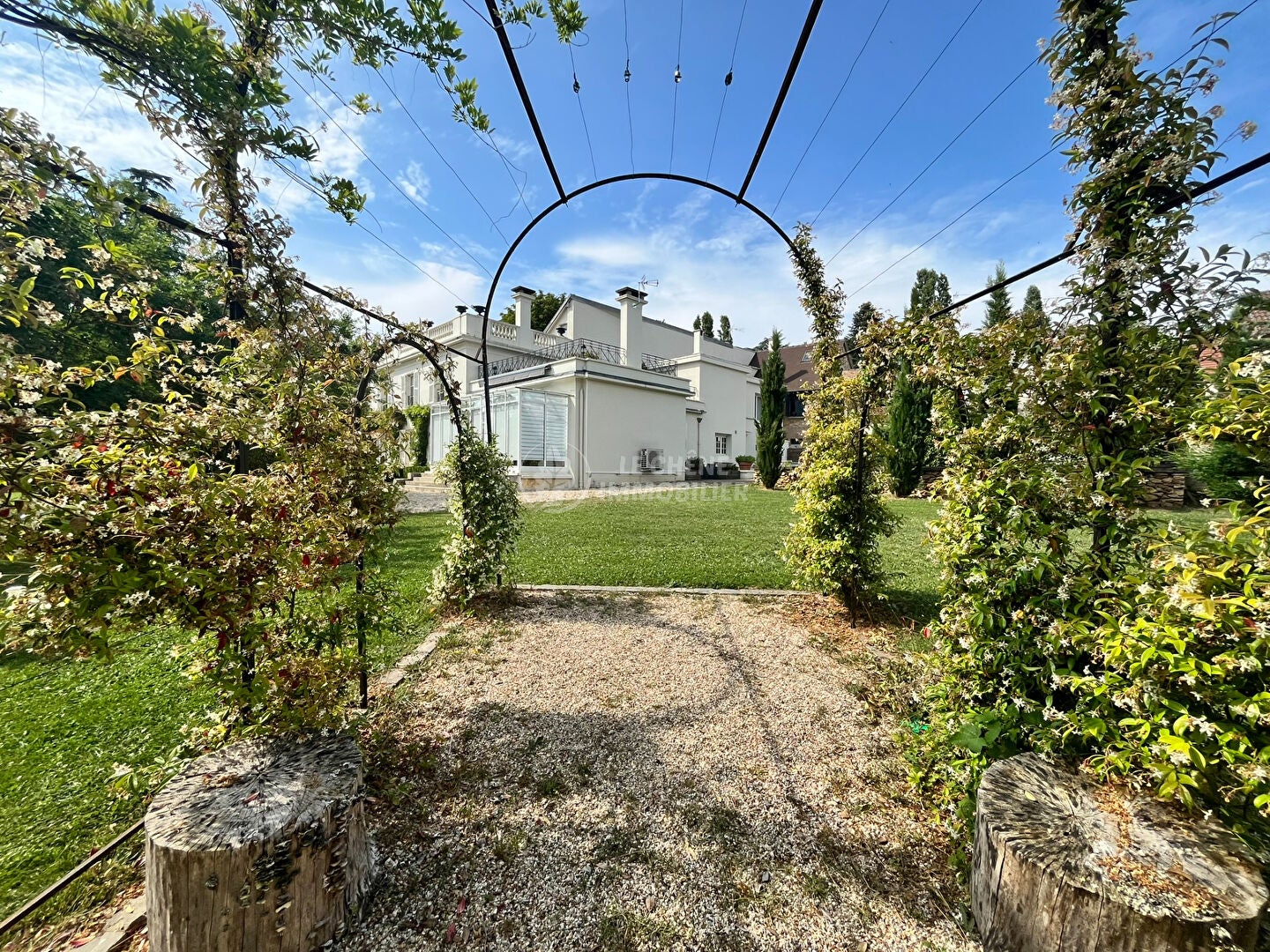Flat Rue de la Sabretache in Le Chesnay-Rocquencourt