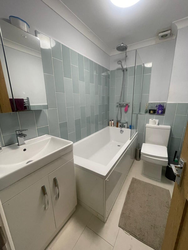 Room Finsbury Park Avenue in Greater London