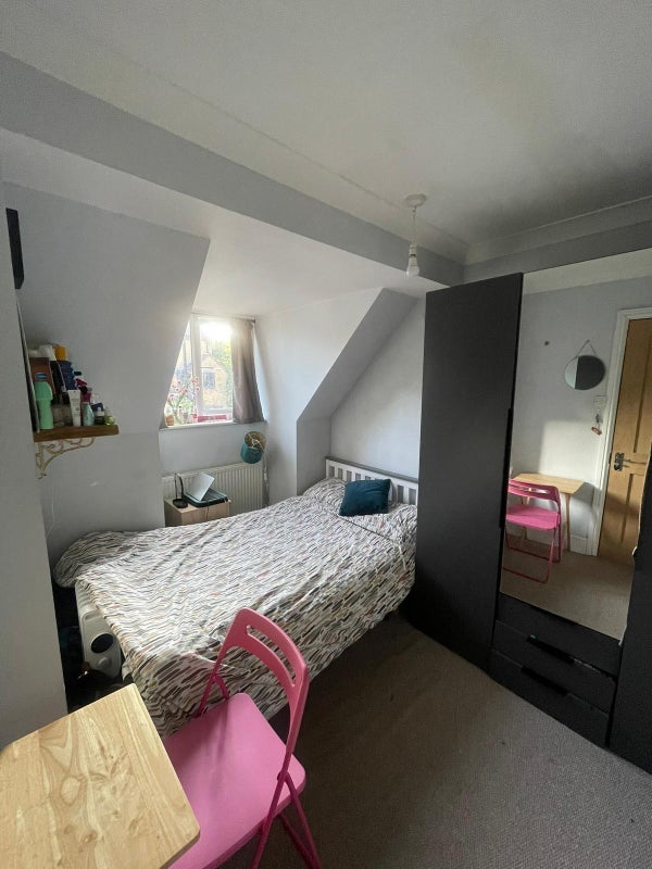 Room Finsbury Park Avenue in Greater London