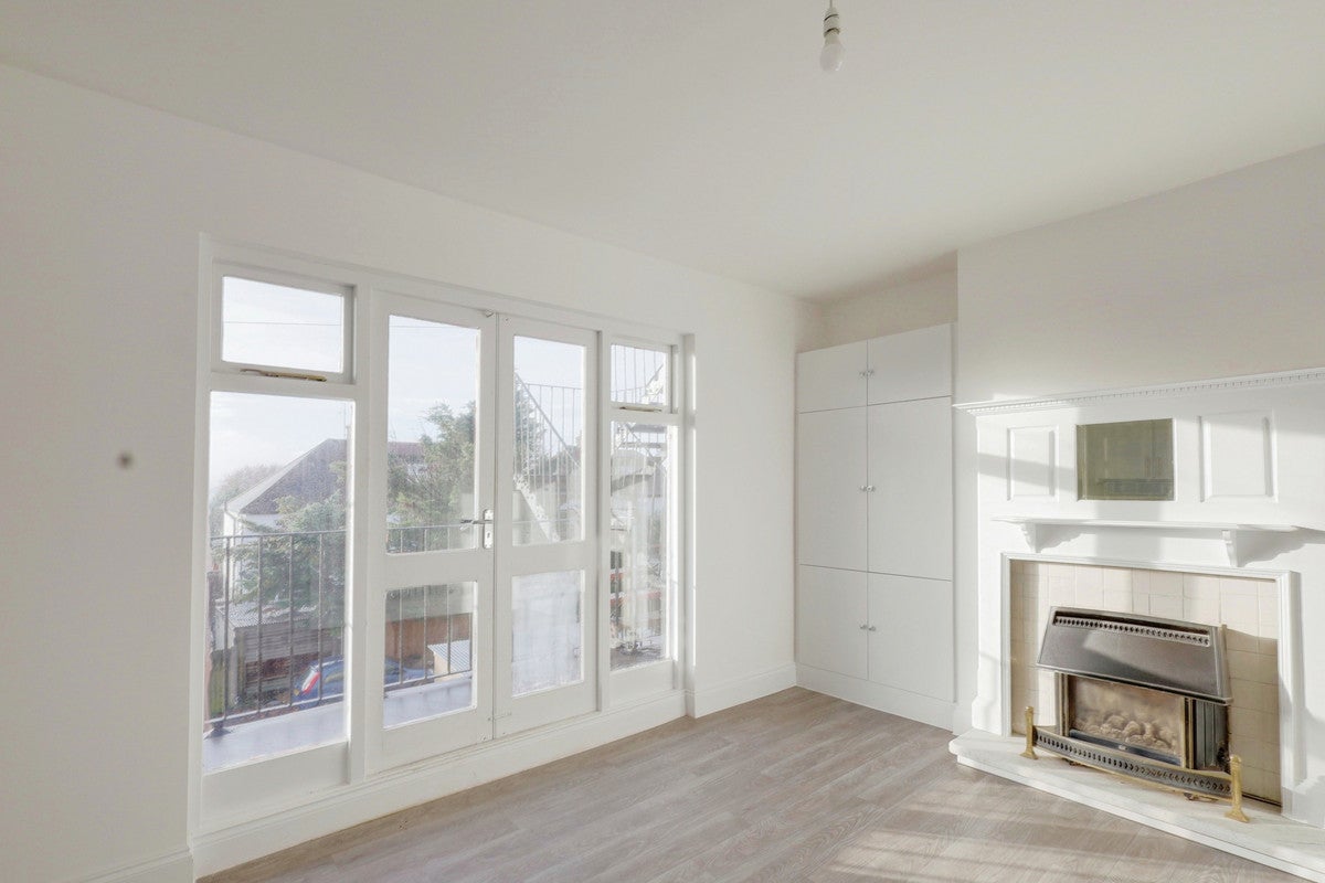 Flat Leigh Road in Southend-on-Sea
