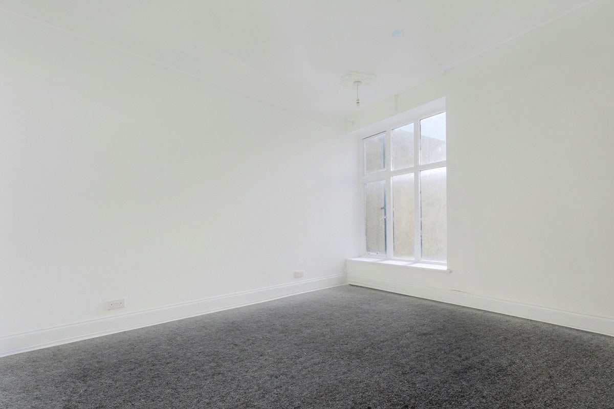 Flat Leigh Road in Southend-on-Sea