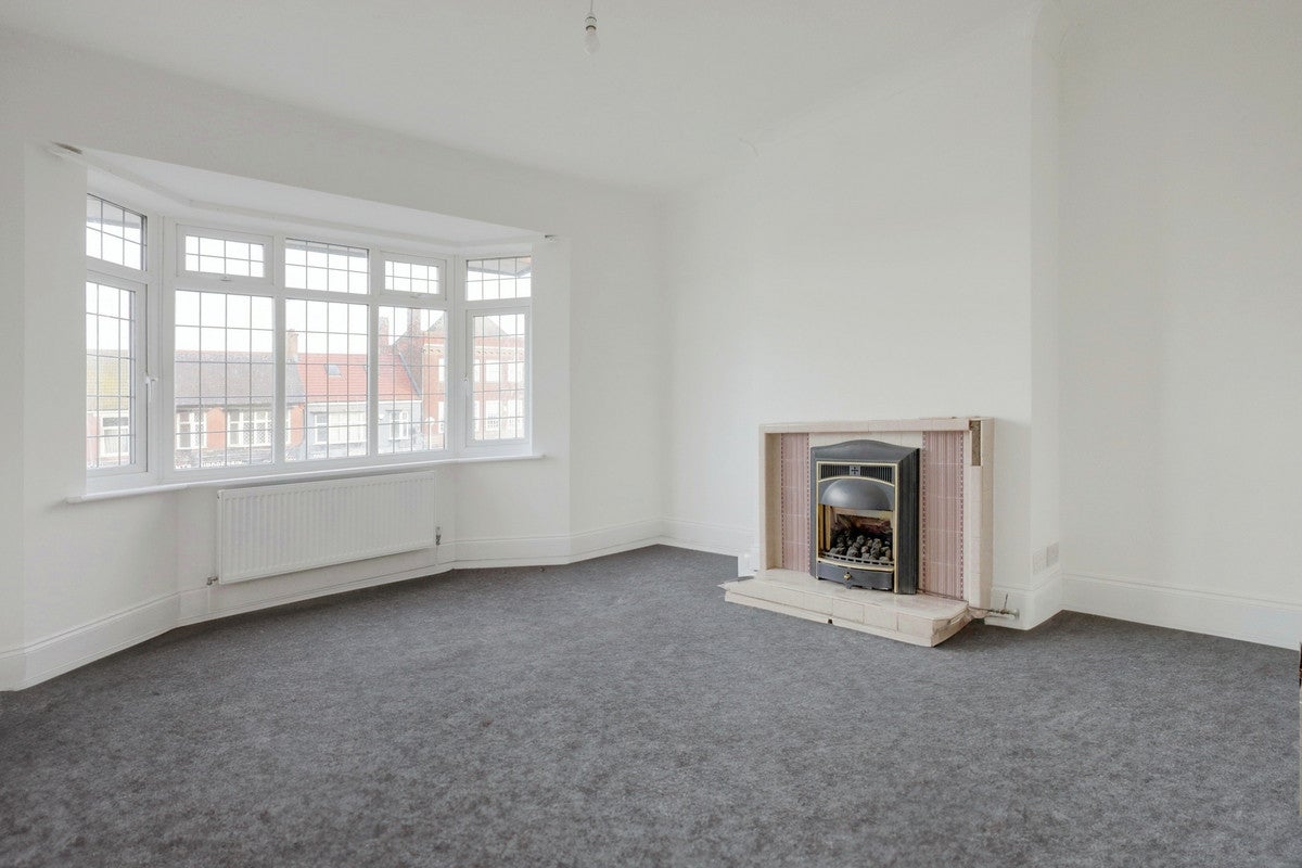Flat Leigh Road in Southend-on-Sea