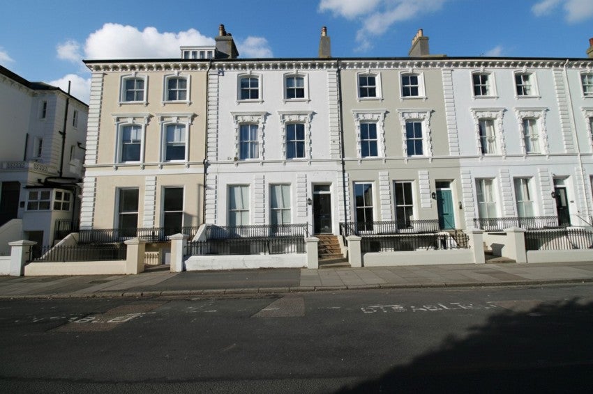 Flat Hyde Gardens in Eastbourne