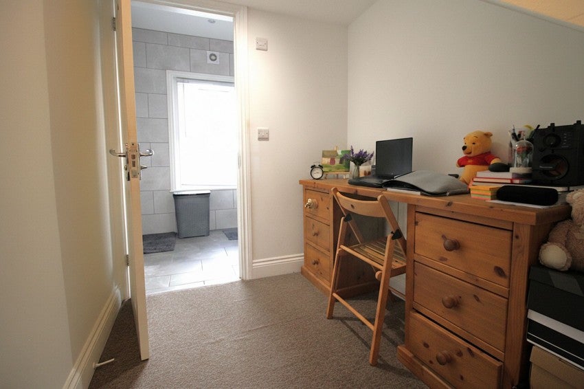 Flat Hyde Gardens in Eastbourne
