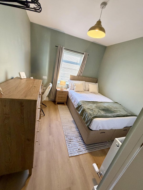 Room Brookland Road West in Liverpool