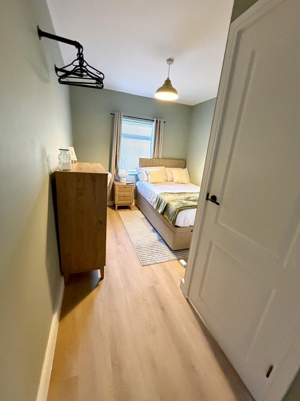 Room Brookland Road West in Liverpool