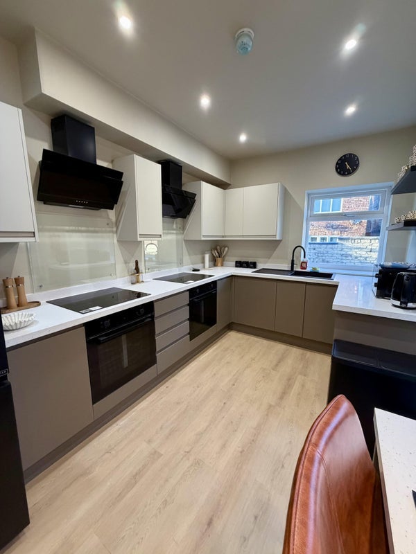 Room Brookland Road West in Liverpool