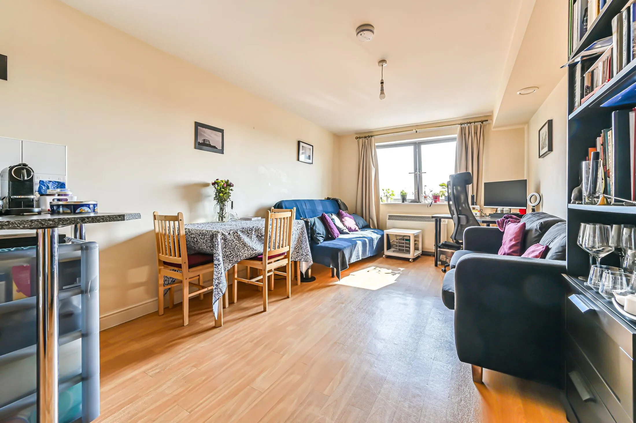 Flat Trinity Crescent in Greater London