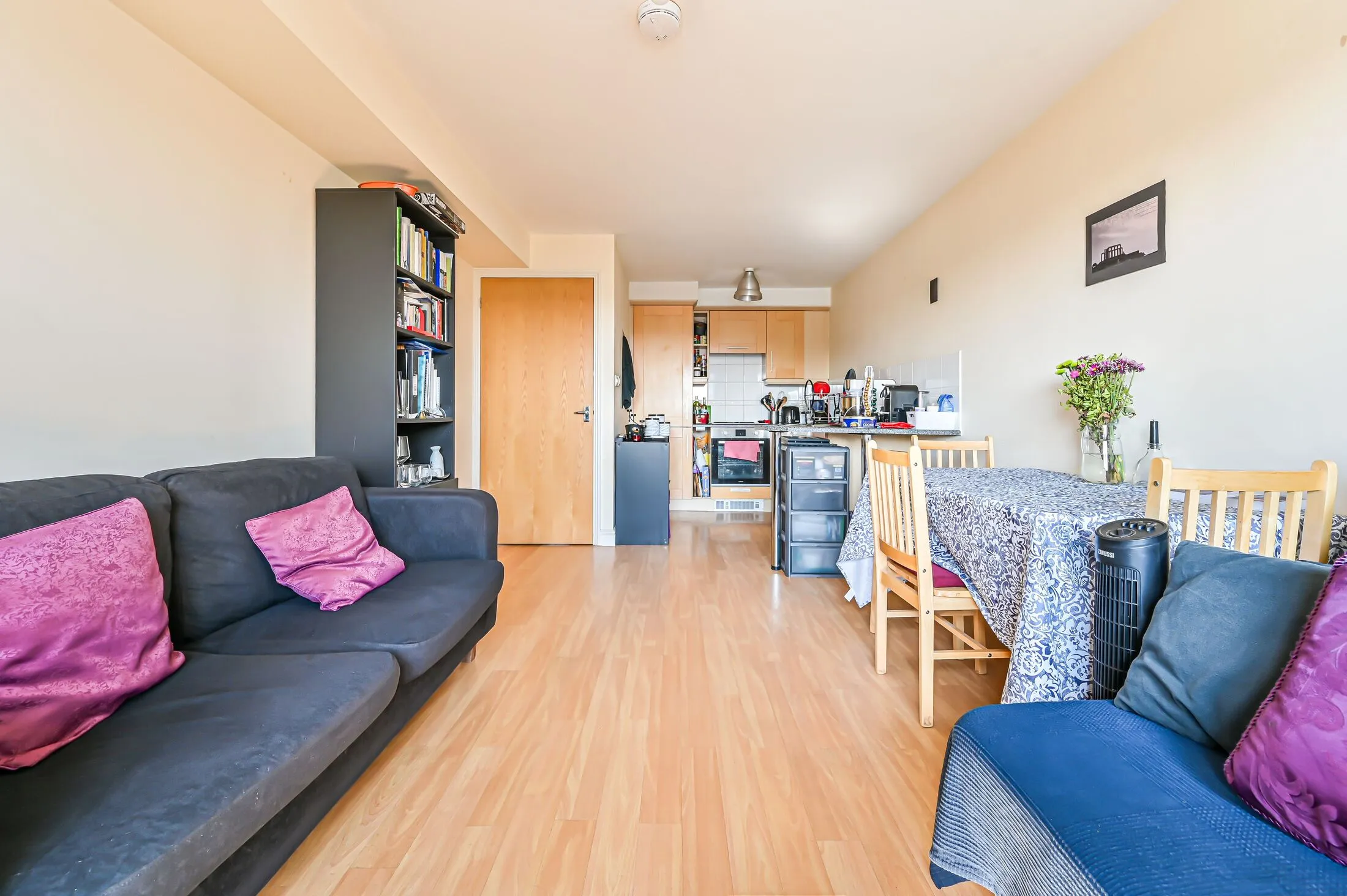 Flat Trinity Crescent in Greater London