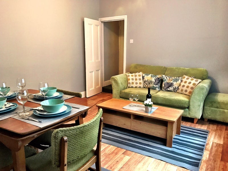 Room Yew Tree Road in Liverpool