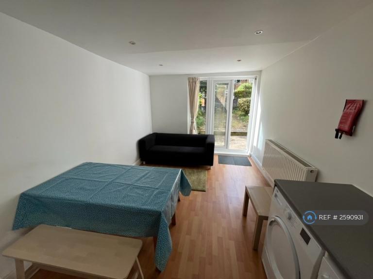 House Braxfield Road in Greater London