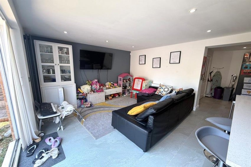 House Earlesfield Close in Trafford