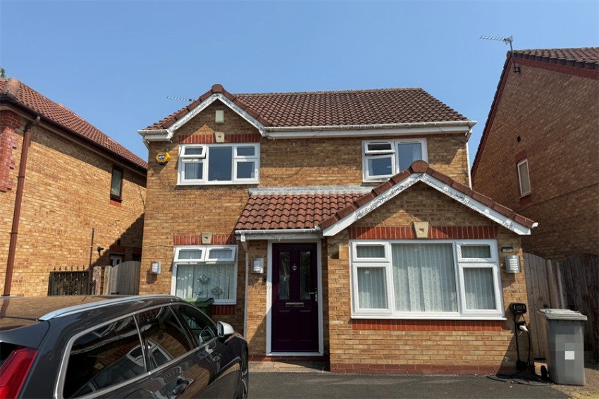 House Earlesfield Close in Trafford