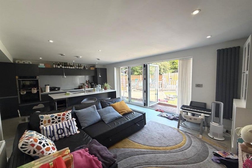 House Earlesfield Close in Trafford