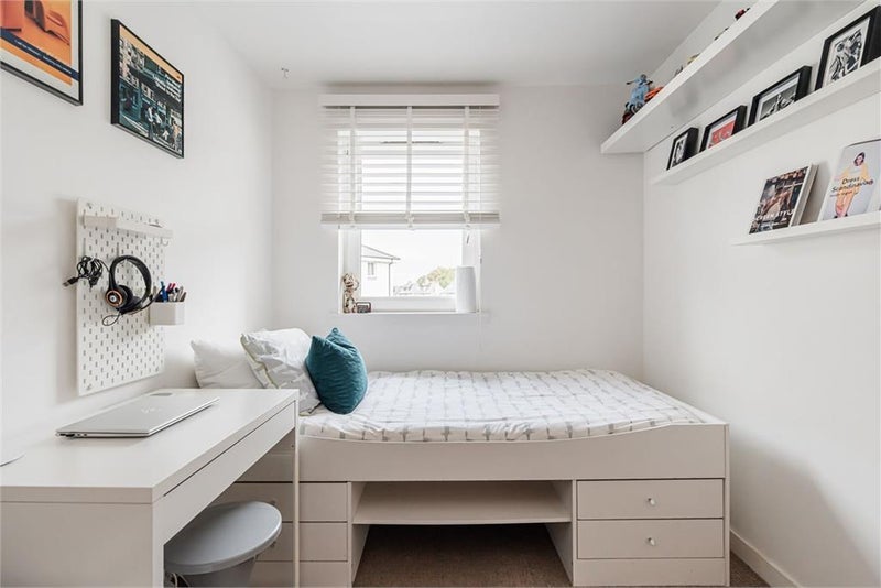 Room Chesser Crescent in City of Edinburgh