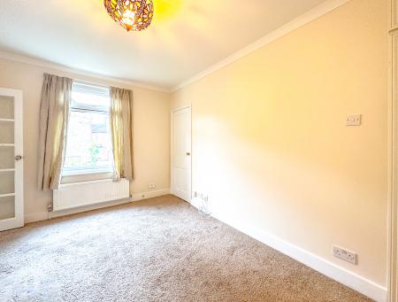 Flat Sandringham Road in Watford