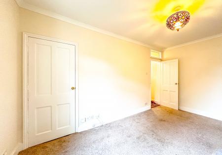 Flat Sandringham Road in Watford