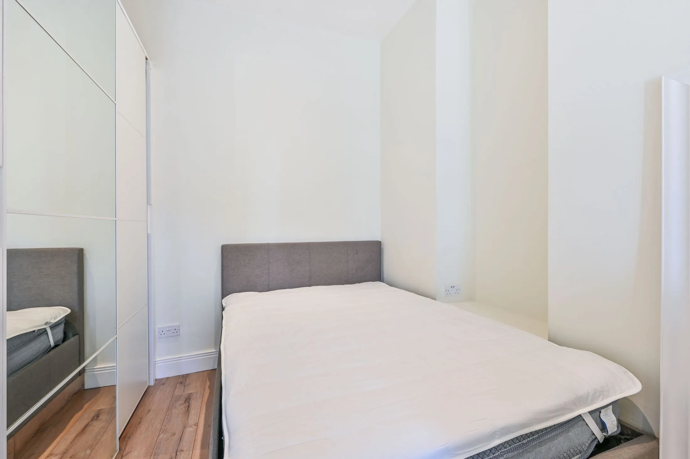 Flat Ladbroke Grove in Greater London
