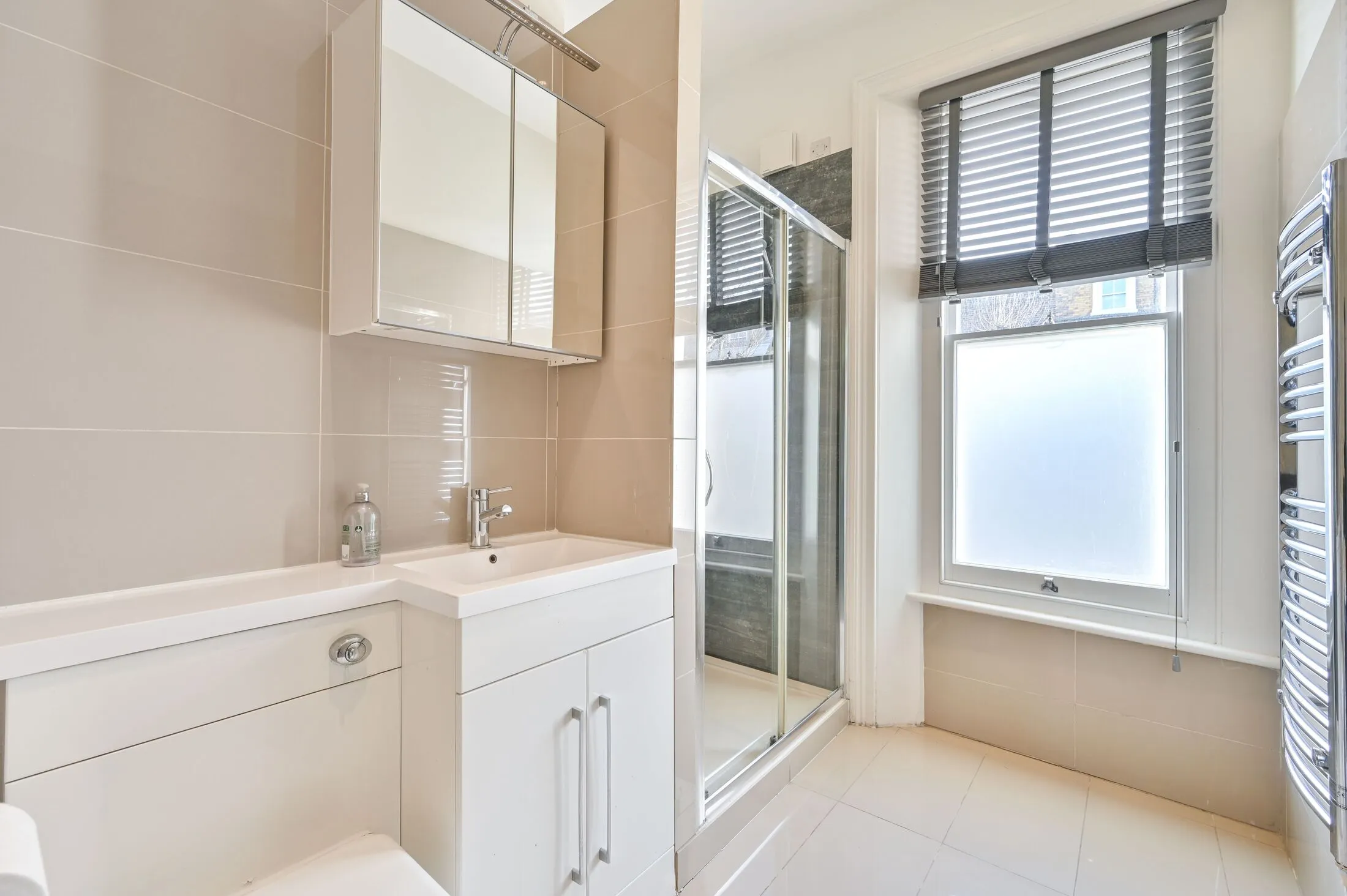 Flat Ladbroke Grove in Greater London