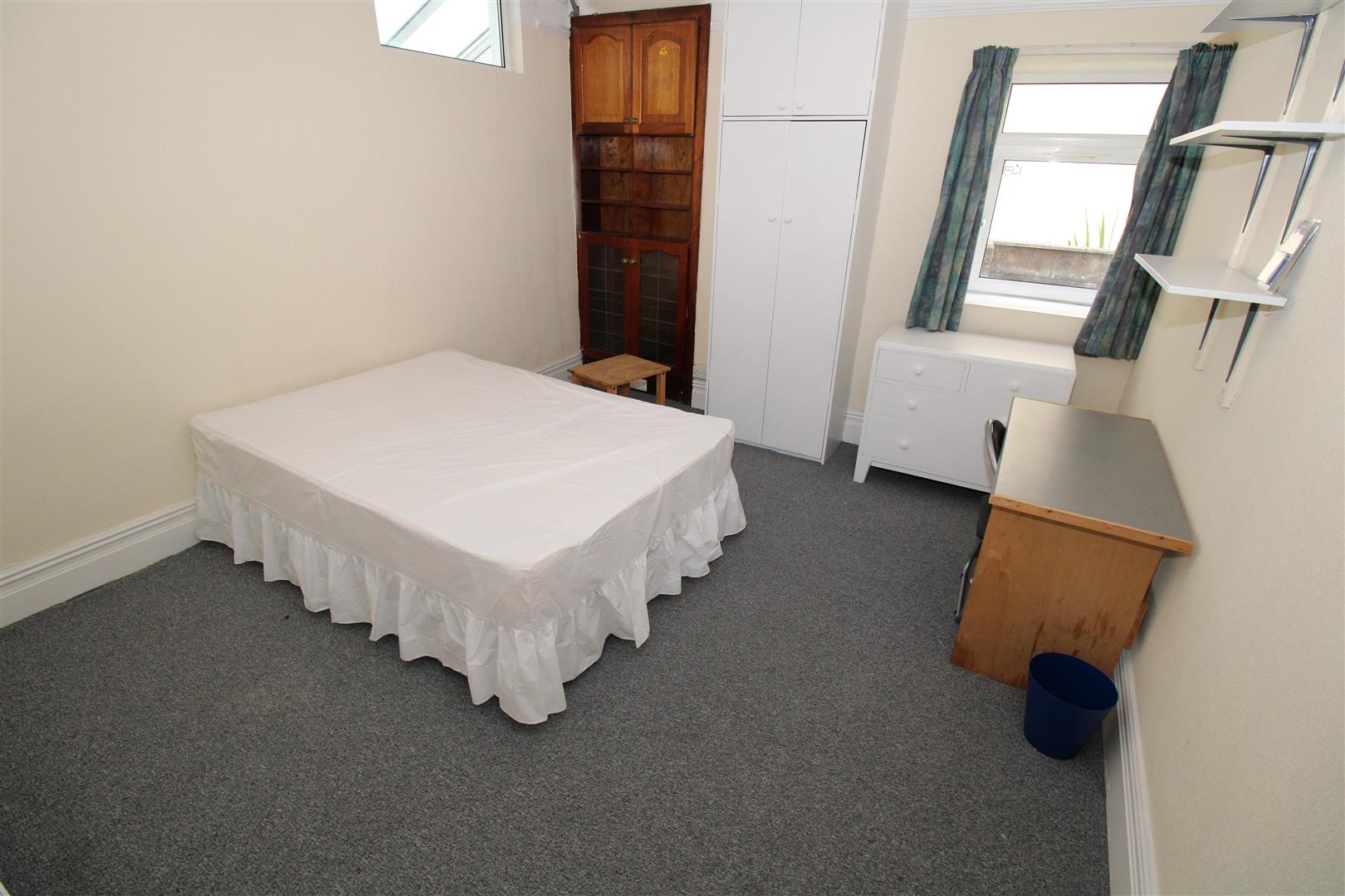 Flat Belle Vue Terrace in Pontypridd