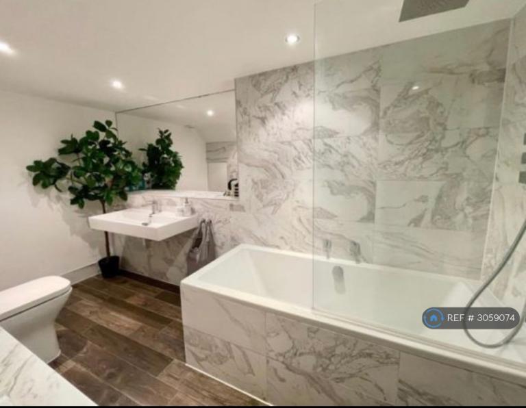 Flat Flaxman Road in London