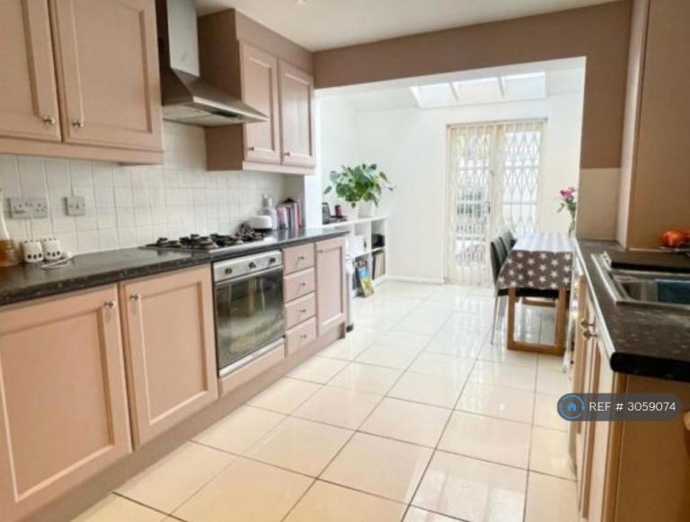 Flat Flaxman Road in London