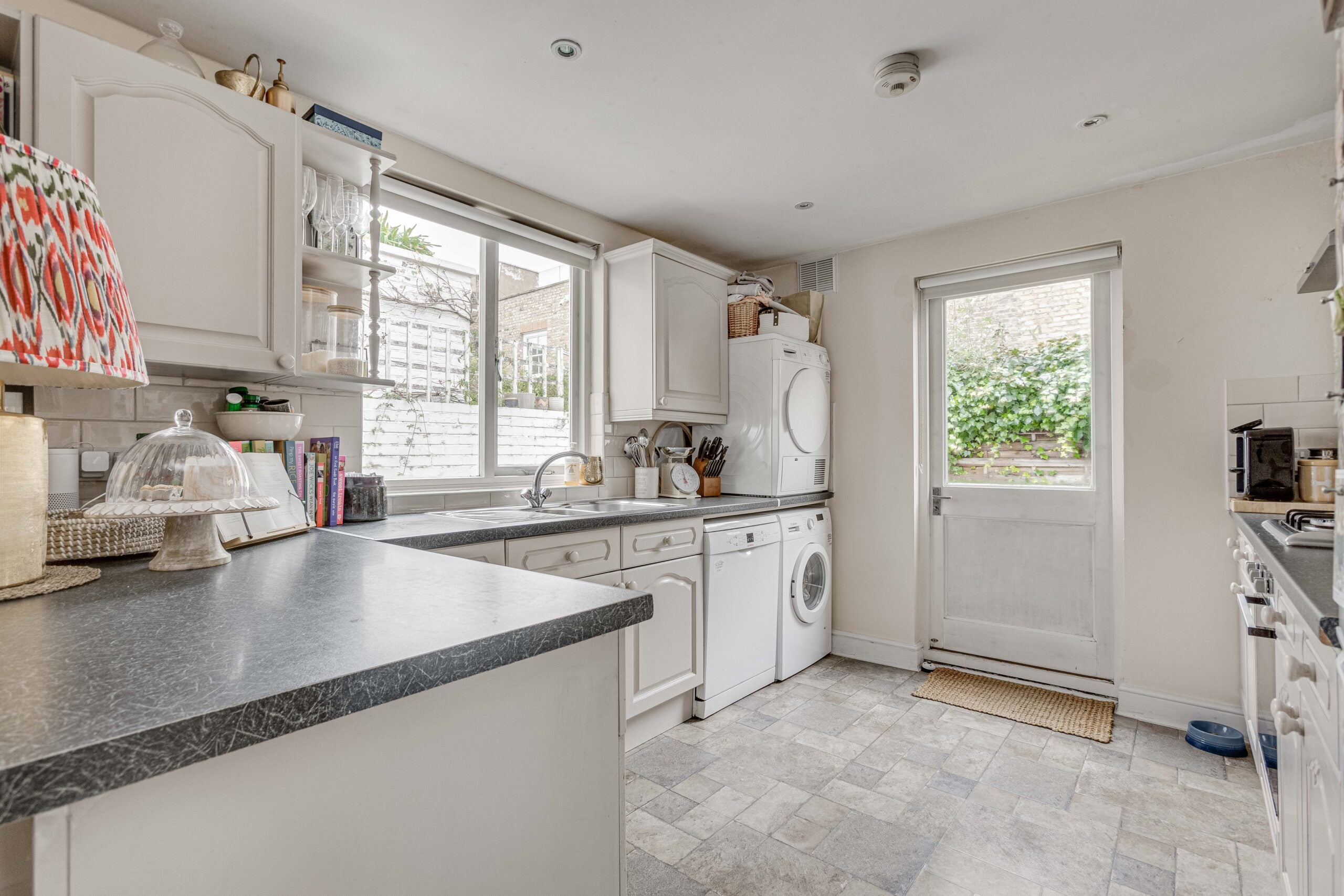 Flat St. Dionis Road in Greater London