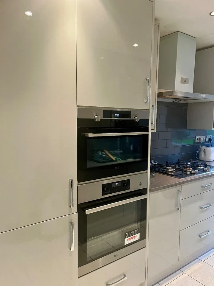 Room Eversley Avenue in Greater London