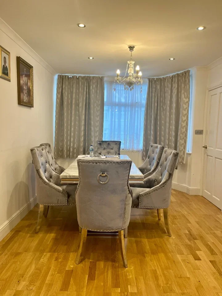 Room Eversley Avenue in Greater London