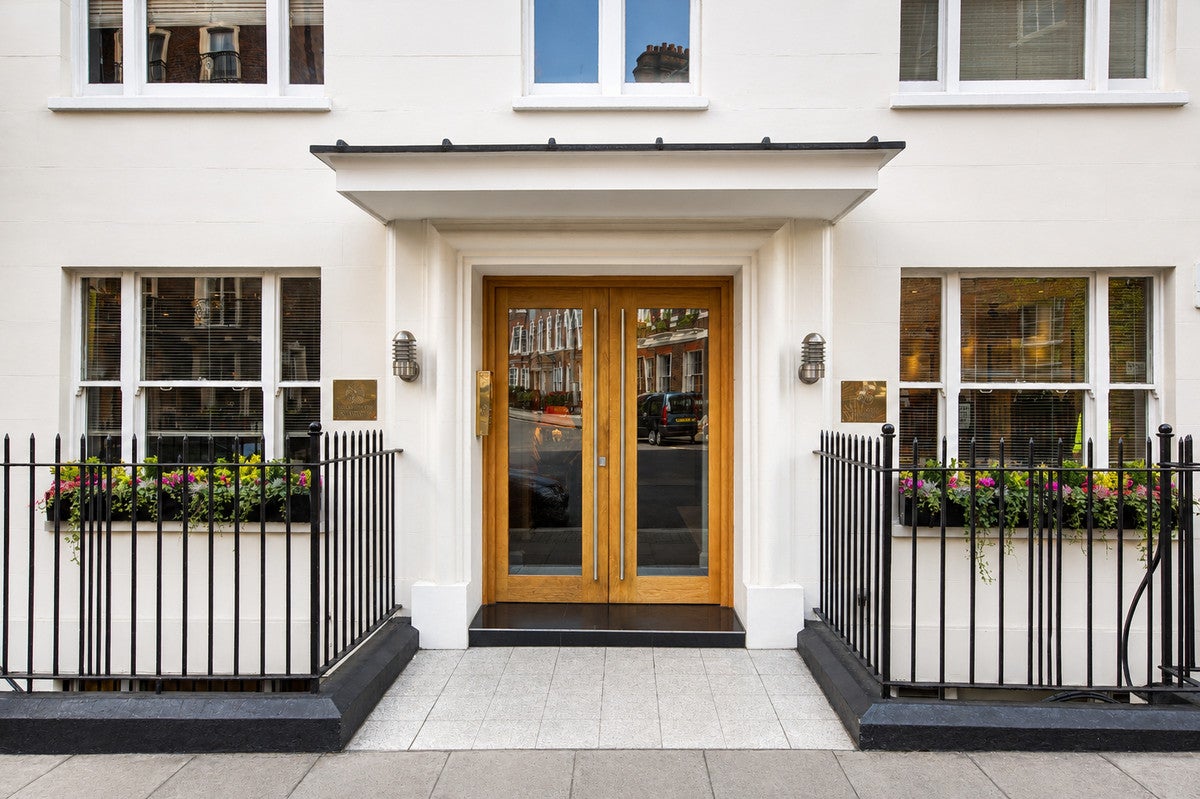 Flat Peckham Hill Street in Greater London