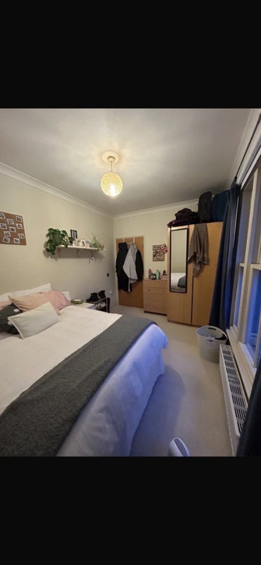 Room Morval Road in Greater London