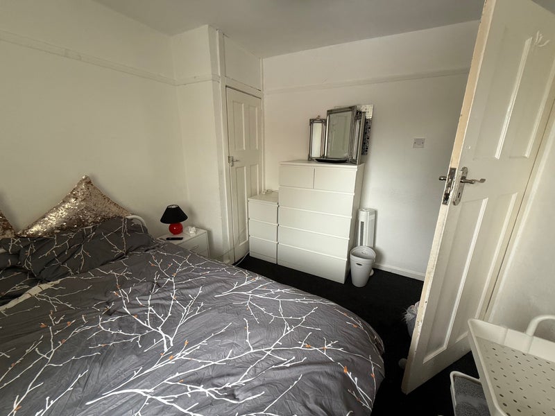 Room Seaton Crescent in Nottingham