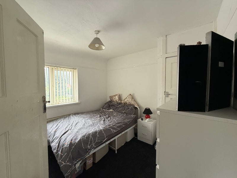 Room Seaton Crescent in Nottingham