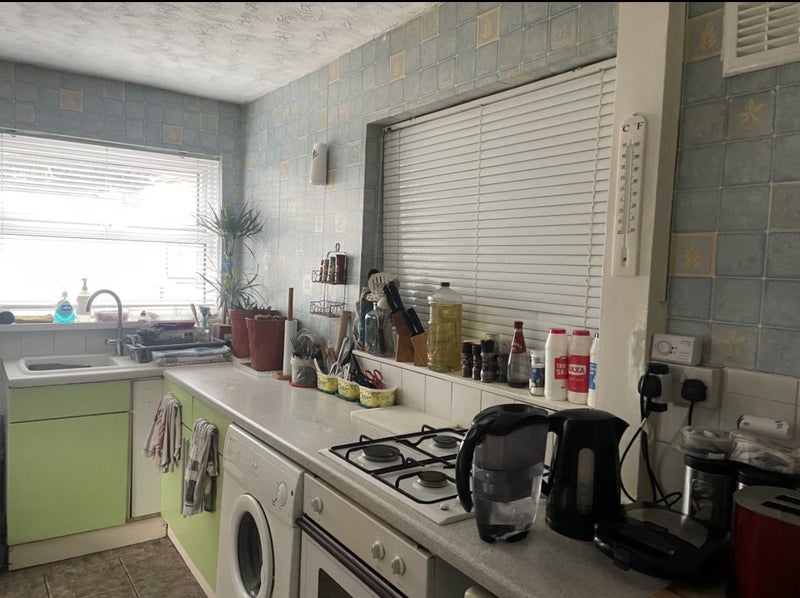 Room Seaton Crescent in Nottingham
